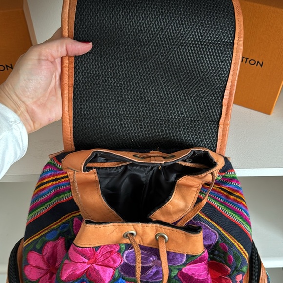 Bèelia Boutique floral genuine leather backpack embroidered blue pink Mexico - Picture 5 of 8